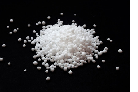 Карбамід (сечовина): як застосовувати і коли